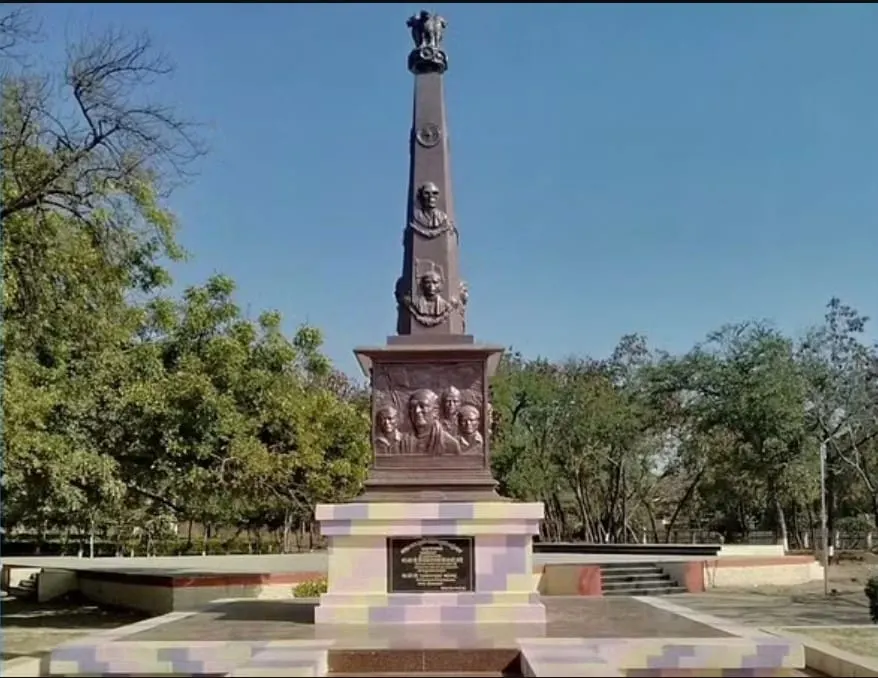 मराठवाडा मुक्ती दिन विद्यालयात उत्साहात साजरा.